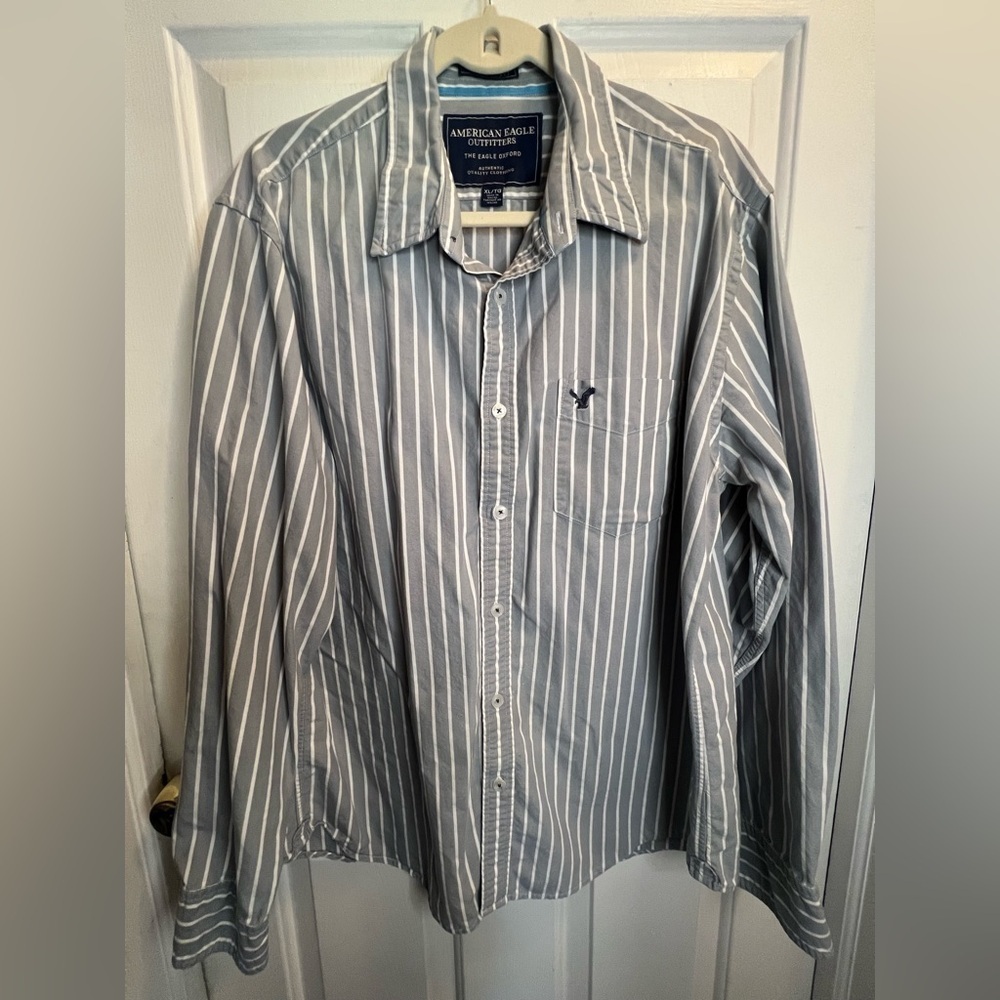 American Eagle Outfitters Gray Casual Button Down Shirt